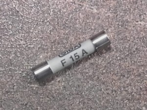 INNE /Bezpiecznik ceramiczny 15A