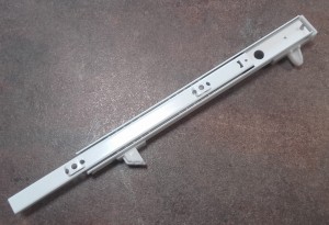 CANDY /Prowadnica dolna pojemnika chłodz. prawa